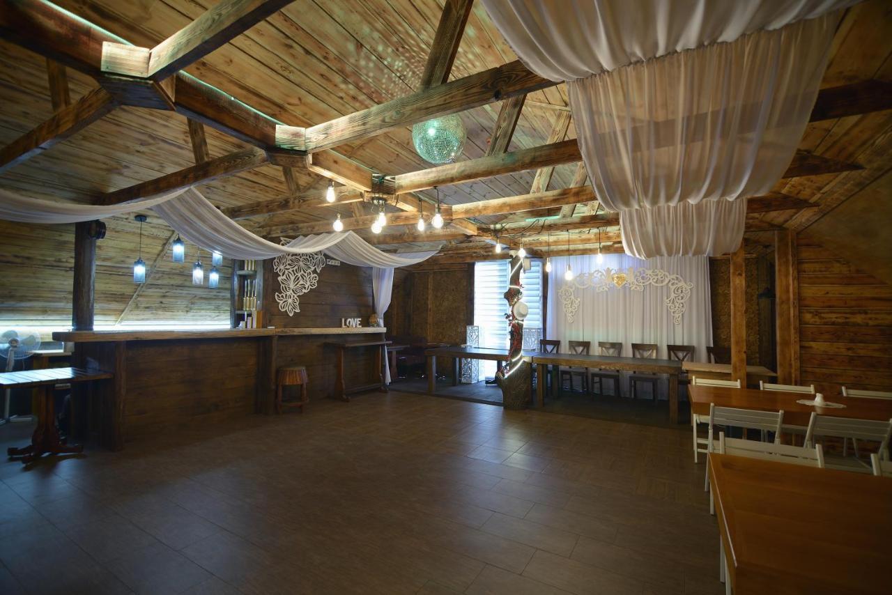 Hotel Tunnel Of Love Клевань Экстерьер фото
