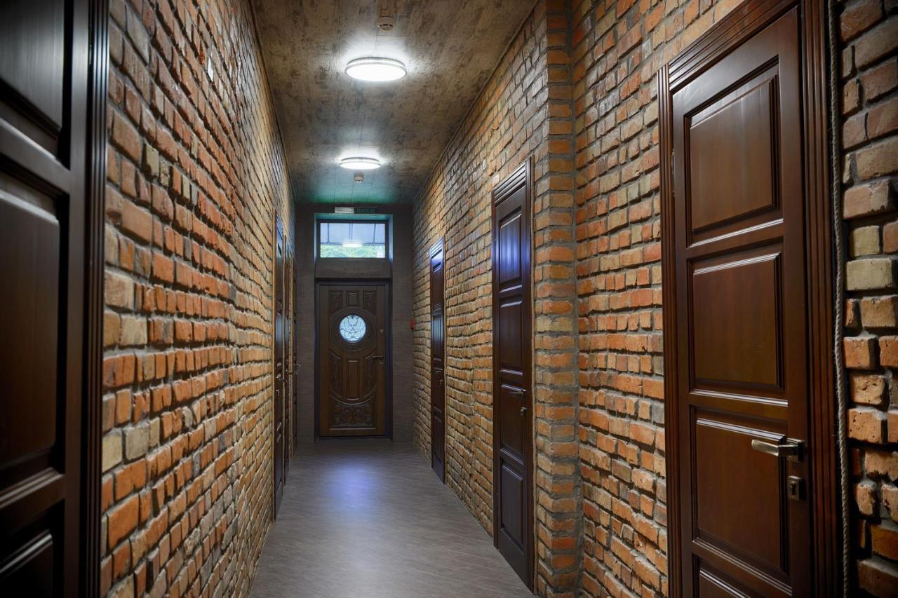 Hotel Tunnel Of Love Клевань Экстерьер фото